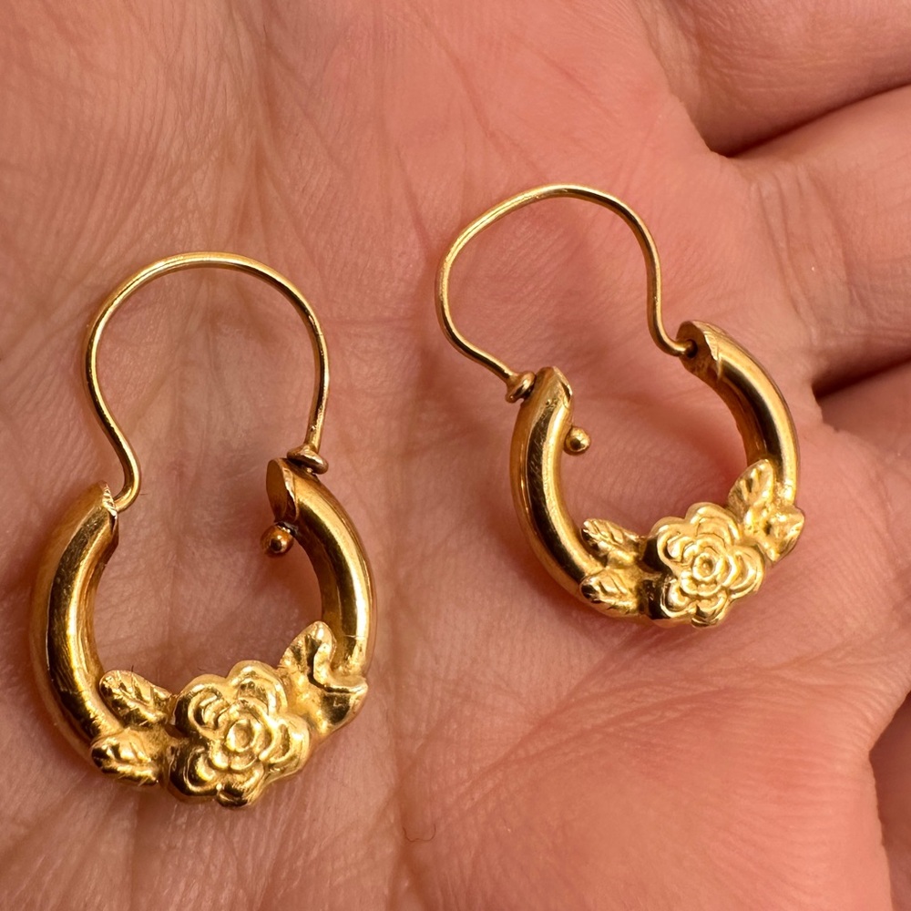 Vintage 14K Floral Hoop Earrings - Yellow Gold Approx 2g